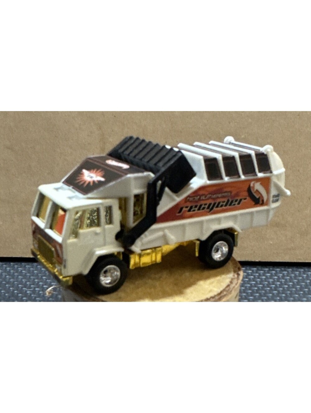 Hot Wheels Recycle Garbage Truck Final Run Gold and Black Real Riders Trash 1/64